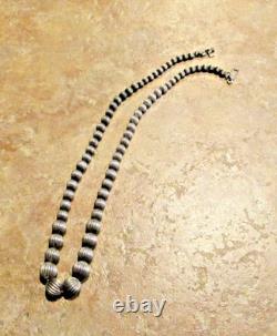 17 SPLENDID! Vintage Navajo Graduated Sterling Silver Fluted Bead Necklace