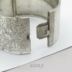 Antique Victorian Sterling Silver BOAR PIG High Relief Aesthetic Period Bracelet