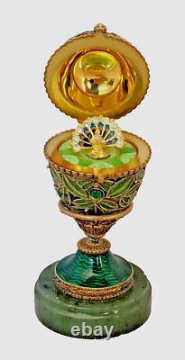 U24098 Vintage Sterling Silver Green Guilloche Enamel Easter Egg with Pe G2U