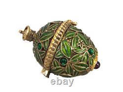 U24098 Vintage Sterling Silver Green Guilloche Enamel Easter Egg with Pe G2U