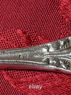 Vintage Sterling Silver Serving Fork Floral Pattern 11 1/4 No Monogram 76 grams