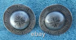 2 Vintage Entiers Sterling Silver 1-5 / 8 Po. Gravé Domed Boucle Retour Conchos