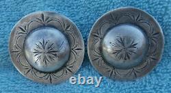 2 Vintage Entiers Sterling Silver 1-5 / 8 Po. Gravé Domed Boucle Retour Conchos