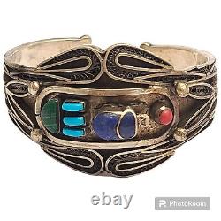 Ancien bracelet en argent avec scarabée, turquoise et corail de style égyptien revival