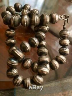 Argent Sterling Collier Vintage Perles Navajo Avec Riche Patine Chaude