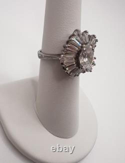 Bague de cocktail ou de fiançailles en argent sterling des années 1950 avec des CZ taille baguette vintage