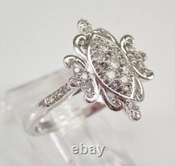 Bague de fiançailles de mariage en cluster avec diamant simulé rond de 2Ct plaquée or blanc 14K