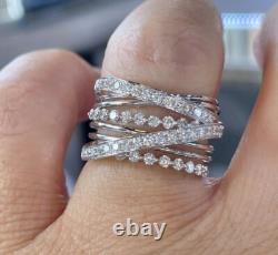 Bague de fiançailles en or blanc plaqué 14K avec diamant simulé taillé en rond et motif torsadé