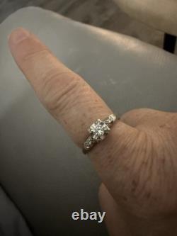 Bague vintage avec diamants blancs sertis dans un anneau en argent sterling taille 6 1/2