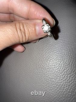 Bague vintage avec diamants blancs sertis dans un anneau en argent sterling taille 6 1/2