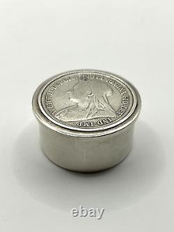 Boîte à pilules en argent sterling poinçonnée vintage avec monture d'une shilling de 1897, Londres