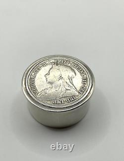 Boîte à pilules en argent sterling poinçonnée vintage avec monture d'une shilling de 1897, Londres