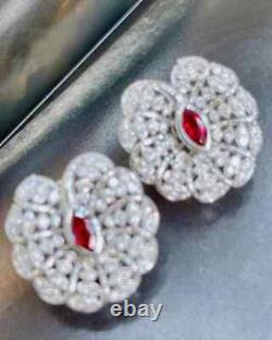 Boucles d'oreilles clou à cluster en rubis créé en laboratoire taillé en marquise de 1,60 carats, plaqué or blanc 14 carats