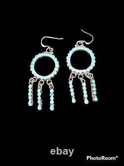 Boucles d'oreilles en argent sterling incrustées de 72 pierres de turquoise montées en affleurement de style Zuni vintage