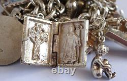Bracelet de charme vintage en argent massif lourd avec 30 charms en argent, articulé, rare