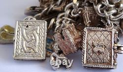 Bracelet de charme vintage en argent massif lourd avec 30 charms en argent, articulé, rare