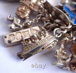 Bracelet de charme vintage en argent massif lourd avec 30 charms en argent, articulé, rare