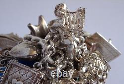 Bracelet de charme vintage en argent massif lourd avec 30 charms en argent, articulé, rare