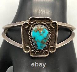 Bracelet en argent sterling millésimé avec une grande pierre turquoise.