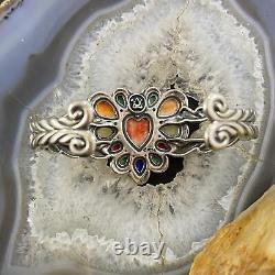 Bracelet en argent style vintage sud-ouest avec plusieurs pierres précieuses en forme de cœur de Carolyn Pollack.