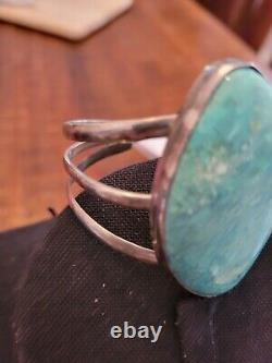 Bracelet vintage en argent sterling avec turquoise rare, signé Navajo R Ster Kingman.