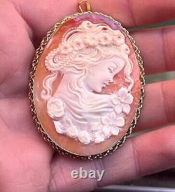Broche pendentif ornement camée fait main sculpté femme nymphe parmi les fleurs