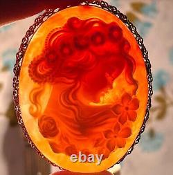 Broche pendentif ornement camée fait main sculpté femme nymphe parmi les fleurs
