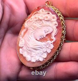 Broche pendentif ornement camée fait main sculpté femme nymphe parmi les fleurs