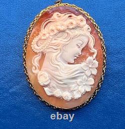 Broche pendentif ornement camée fait main sculpté femme nymphe parmi les fleurs