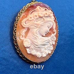 Broche pendentif ornement camée fait main sculpté femme nymphe parmi les fleurs