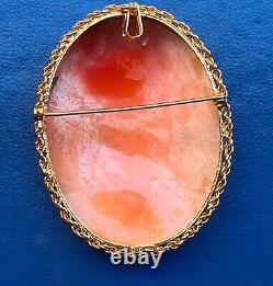 Broche pendentif ornement camée fait main sculpté femme nymphe parmi les fleurs