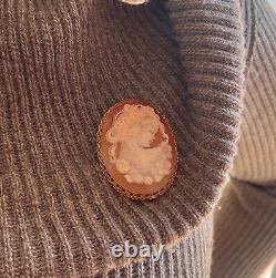 Broche pendentif ornement camée fait main sculpté femme nymphe parmi les fleurs
