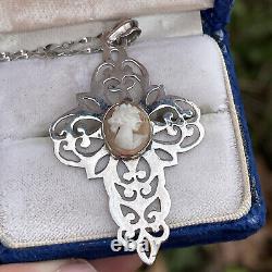 Collier pendentif en argent sterling de domaine vintage avec camée en filigrane en forme de croix Art Déco.