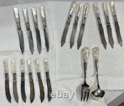 Couteaux vintage en nacre (16), fourchette de service et louche avec colliers en argent sterling