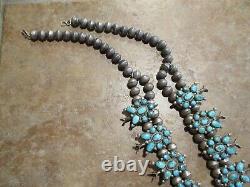 Exubérant Vintage Zuni Sterling Petit Point Turquoise Squash Blossom Collier