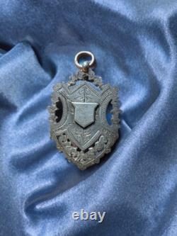 Grosse médaille pendentif en argent sterling antique avec collier
