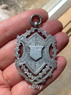 Grosse médaille pendentif en argent sterling antique avec collier