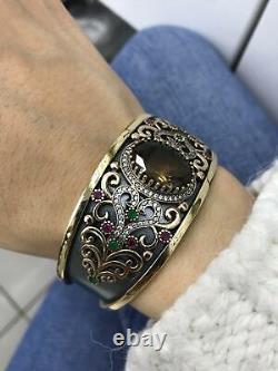 Le bracelet vintage fait main en argent sterling 925 avec une pierre d'alexandrite qui attire l'attention.