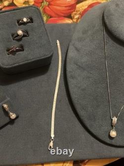 Lot de bijoux en argent sterling vintage et perles d'eau douce : collier, bracelet, bague Lot de bijoux en argent sterling vintage et perles d'eau douce : collier, bracelet, bague