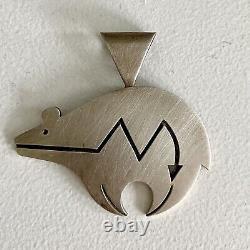 Pendentif Vintage signé VB Vernon Begay Navajo en argent sterling représentant un ours amérindien