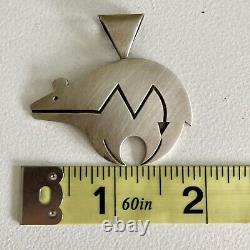 Pendentif Vintage signé VB Vernon Begay Navajo en argent sterling représentant un ours amérindien