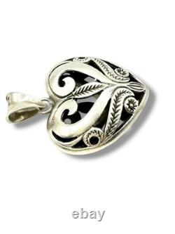 Pendentif en argent sterling vintage en forme de cœur boho avec un design de volutes orné