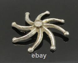 Translate this title in French: NAVAJO 925 Sterling Silver Vintage Shiny Floral Motif Brooch Pin BP8194

Broche Vintage en argent sterling 925 NAVAJO avec motif floral brillant BP8194