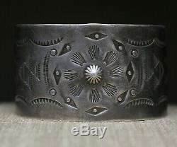 Vintage Amérindien Navajo Estampé En Argent Sterling Bracelet