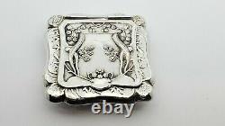 Vintage Sterling Silver Square Floral Embossed Pill Box, Couvercle Articulé